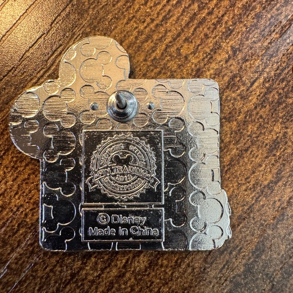 ONE LOT Disney Trading Pins - Picture 11 of 16